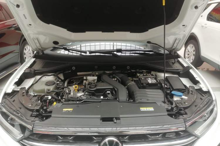 Used Volkswagen T-ROC 2023 300TSI DSG Two-Wheel-Drive Chen Guang Edition Engine Bay