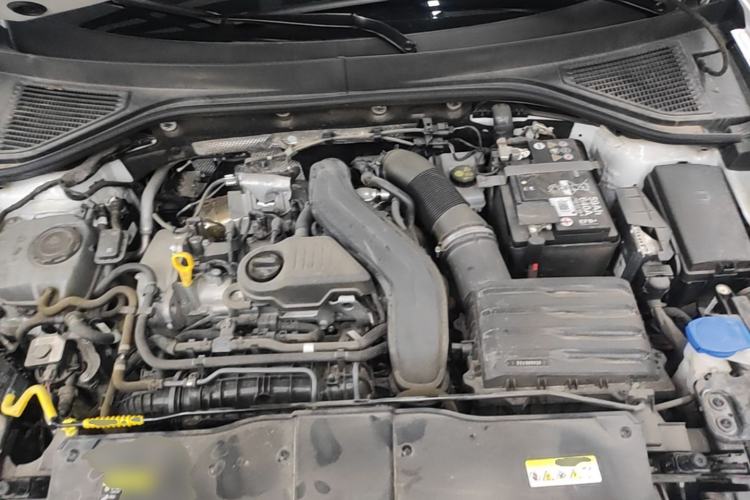 Used Volkswagen T-ROC 2023 300TSI DSG Two-Wheel-Drive Chen Guang Edition Engine Bay