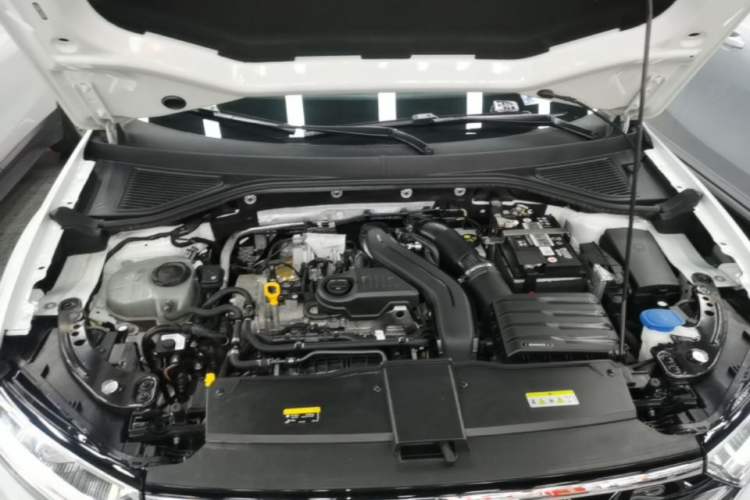 Used Volkswagen T-ROC 2023 300TSI DSG Two-Wheel Drive Starlight Edition Engine Bay