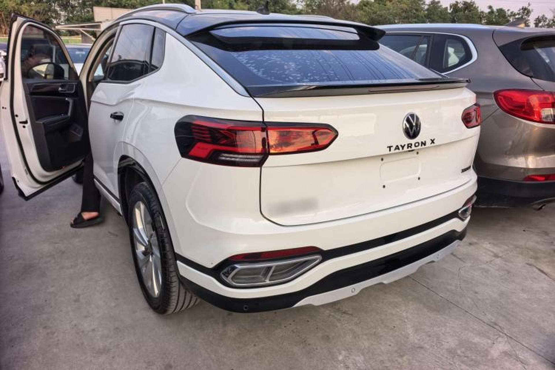 Used Volkswagen T-ROC 2023 300TSI DSG Two-Wheel-Drive Chen Guang Edition Exterior 3