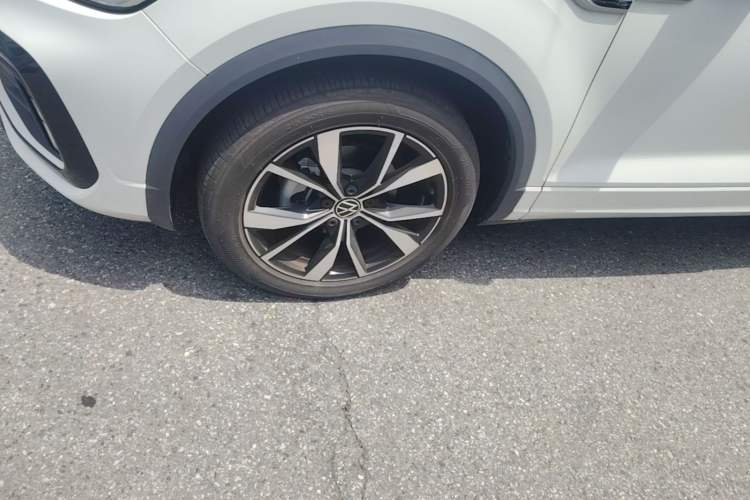 Used Volkswagen T-ROC 2023 300TSI DSG Two-Wheel-Drive Chen Guang Edition Exterior 4
