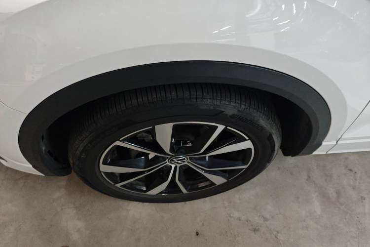 Used Volkswagen T-ROC 2023 300TSI DSG Two-Wheel-Drive Chen Guang Edition Exterior 4