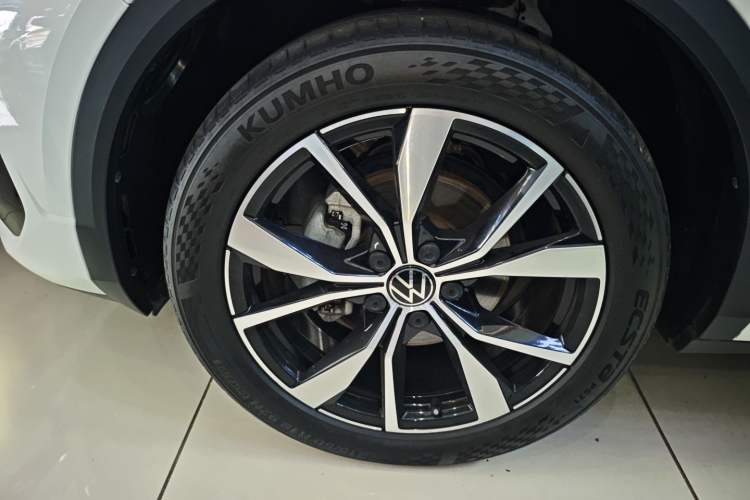 Used Volkswagen T-ROC 2023 300TSI DSG Two-Wheel-Drive Chen Guang Edition Exterior 4