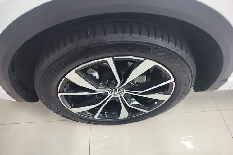 Used Volkswagen T-ROC 2023 300TSI DSG Two-Wheel-Drive Chen Guang Edition Exterior 4