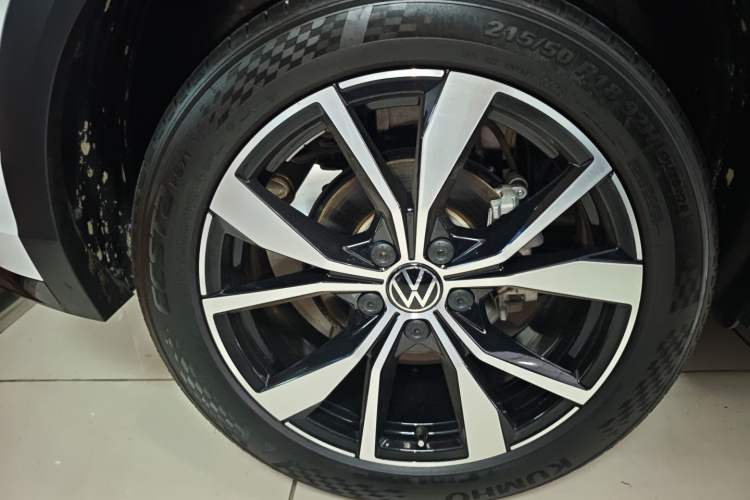 Used Volkswagen T-ROC 2023 300TSI DSG Two-Wheel-Drive Chen Guang Edition Exterior 5