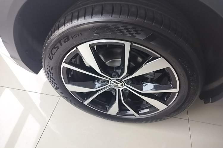 Used Volkswagen T-ROC 2023 300TSI DSG Two-Wheel-Drive Chen Guang Edition Exterior 5