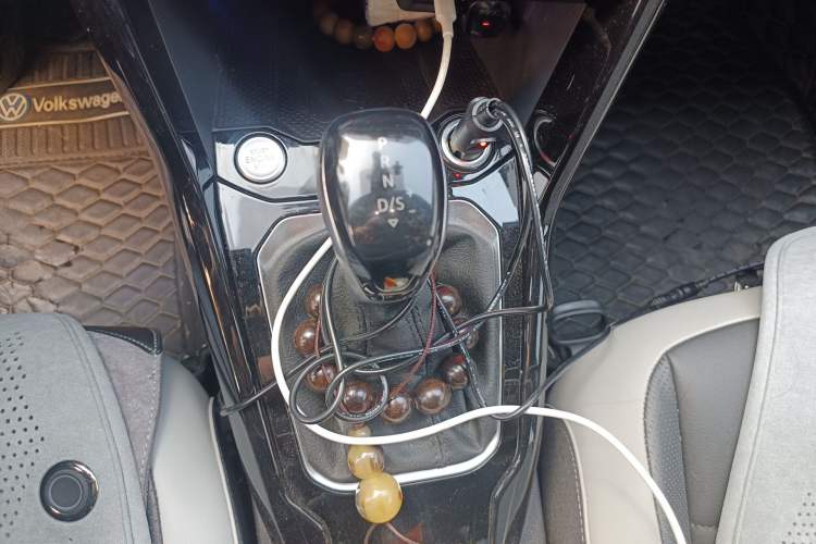 Used Volkswagen T-ROC 2023 300TSI DSG Two-Wheel-Drive Chen Guang Edition Gear Lever