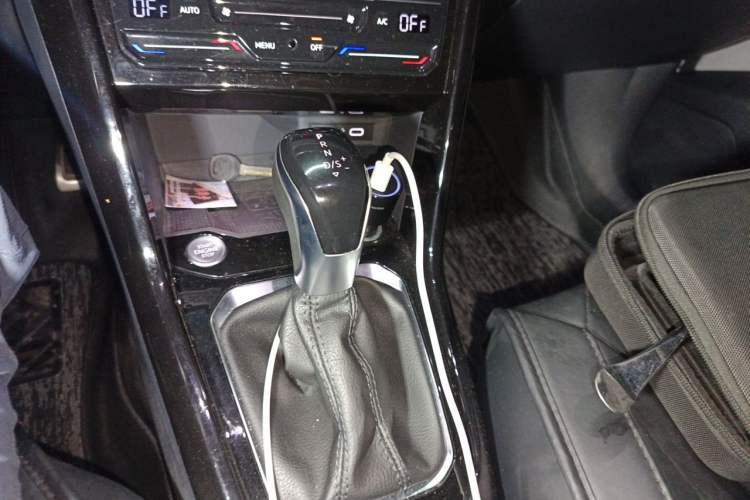 Used Volkswagen T-ROC 2023 300TSI DSG Two-Wheel-Drive Chen Guang Edition Gear Lever