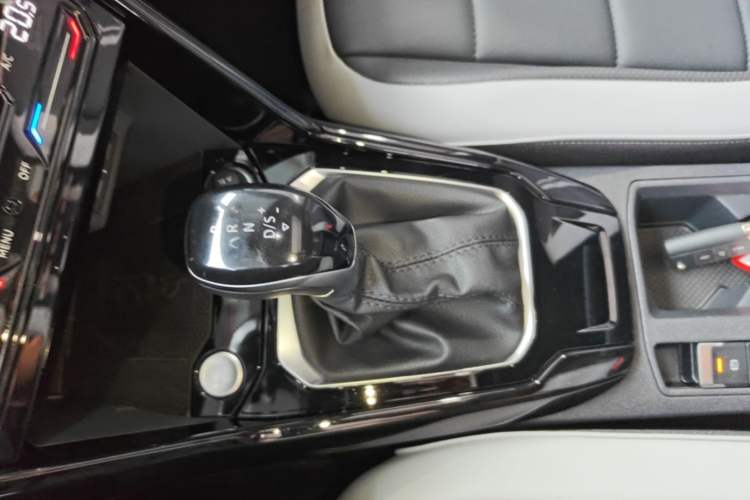 Used Volkswagen T-ROC 2023 300TSI DSG Two-Wheel-Drive Chen Guang Edition Gear Lever