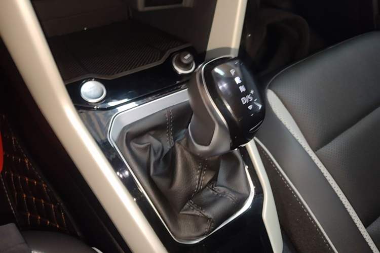 Used Volkswagen T-ROC 2023 280TSI DSG Two-Wheel Drive Time Edition Gear Lever