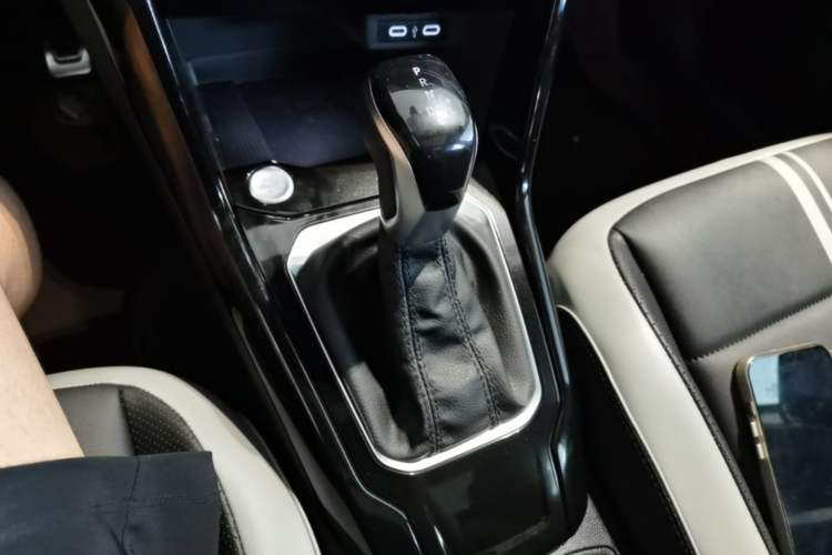 Used Volkswagen T-ROC 2023 300TSI DSG Two-Wheel Drive Starlight Edition Gear Lever
