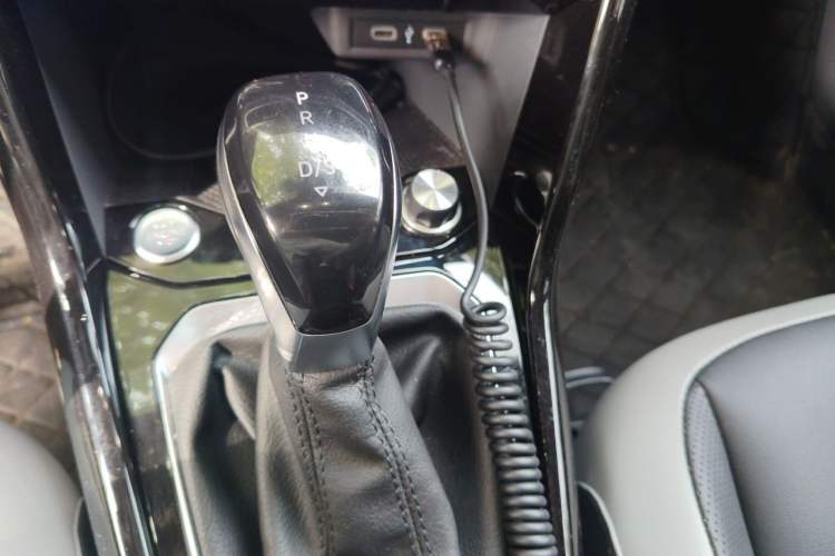 Used Volkswagen T-ROC 2023 300TSI DSG Two-Wheel-Drive Chen Guang Edition Gear Lever