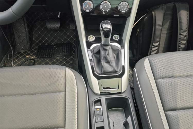 Used Volkswagen T-ROC 2023 280TSI DSG Two-Wheel Drive Time Edition Gear Lever