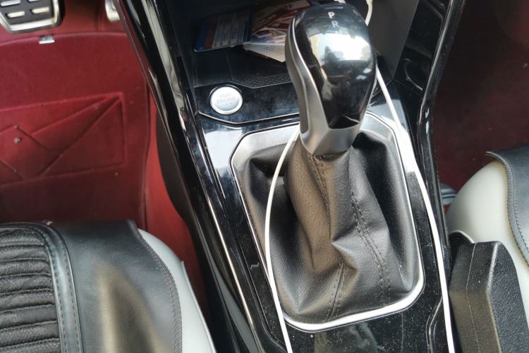 Used Volkswagen T-ROC 2023 300TSI DSG Two-Wheel-Drive Chen Guang Edition Gear Lever