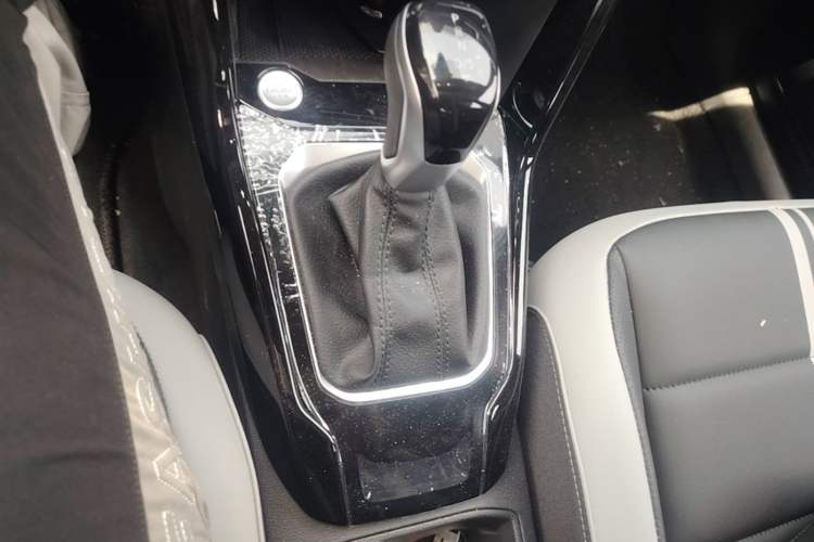 Used Volkswagen T-ROC 2023 300TSI DSG Two-Wheel-Drive Chen Guang Edition Gear Lever