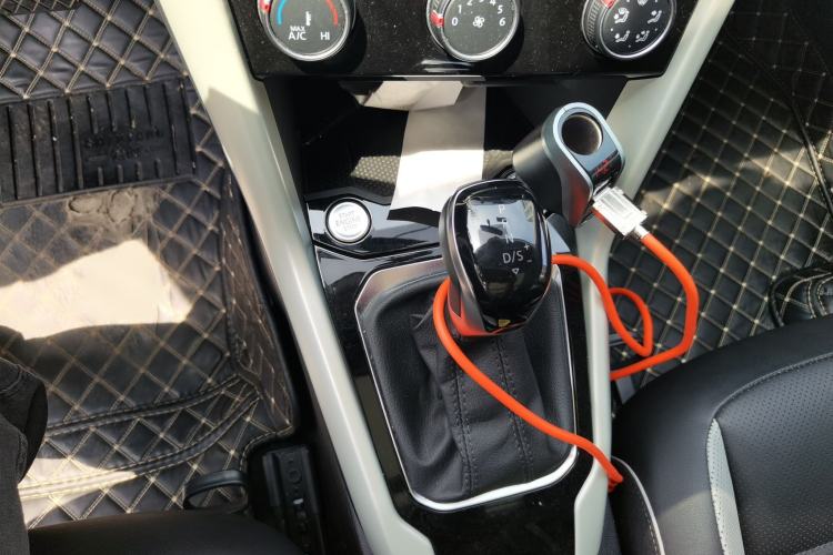 Used Volkswagen T-ROC 2023 280TSI DSG Two-Wheel Drive Time Edition Gear Lever