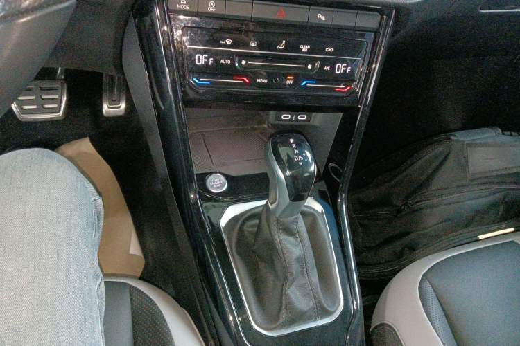 Used Volkswagen T-ROC 2023 300TSI DSG Two-Wheel-Drive Chen Guang Edition Gear Lever