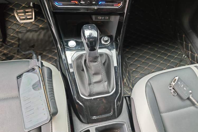 Used Volkswagen T-ROC 2023 300TSI DSG Two-Wheel-Drive Chen Guang Edition Gear Lever