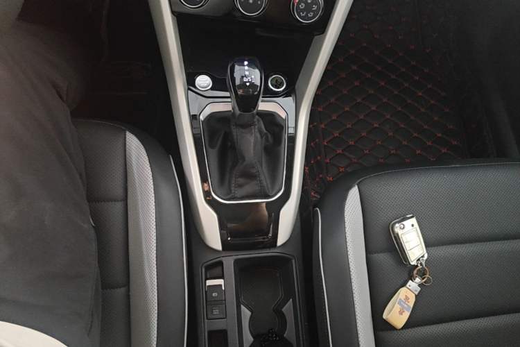 Used Volkswagen T-ROC 2023 280TSI DSG Two-Wheel Drive Time Edition Gear Lever