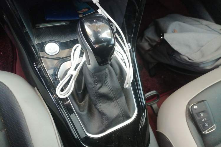 Used Volkswagen T-ROC 2023 300TSI DSG Two-Wheel-Drive Chen Guang Edition Gear Lever