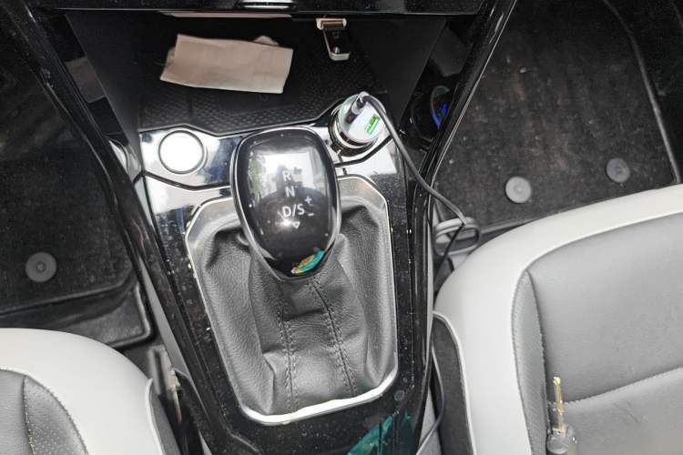 Used Volkswagen T-ROC 2023 300TSI DSG Two-Wheel-Drive Chen Guang Edition Gear Lever