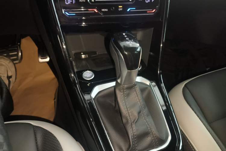 Used Volkswagen T-ROC 2023 300TSI DSG Two-Wheel-Drive Chen Guang Edition Gear Lever
