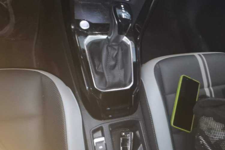 Used Volkswagen T-ROC 2023 300TSI DSG Two-Wheel-Drive Chen Guang Edition Gear Lever
