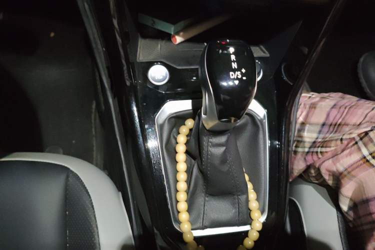 Used Volkswagen T-ROC 2023 300TSI DSG Two-Wheel-Drive Chen Guang Edition Gear Lever
