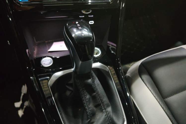 Used Volkswagen T-ROC 2023 300TSI DSG Two-Wheel-Drive Chen Guang Edition Gear Lever