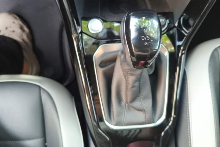 Used Volkswagen T-ROC 2023 300TSI DSG Two-Wheel-Drive Chen Guang Edition Gear Lever