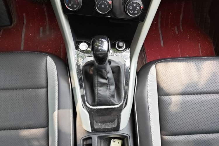 Used Volkswagen T-ROC 2023 280TSI DSG Two-Wheel Drive Time Edition Gear Lever