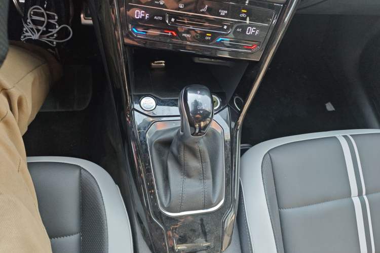 Used Volkswagen T-ROC 2023 300TSI DSG Two-Wheel Drive Starlight Edition Gear Lever