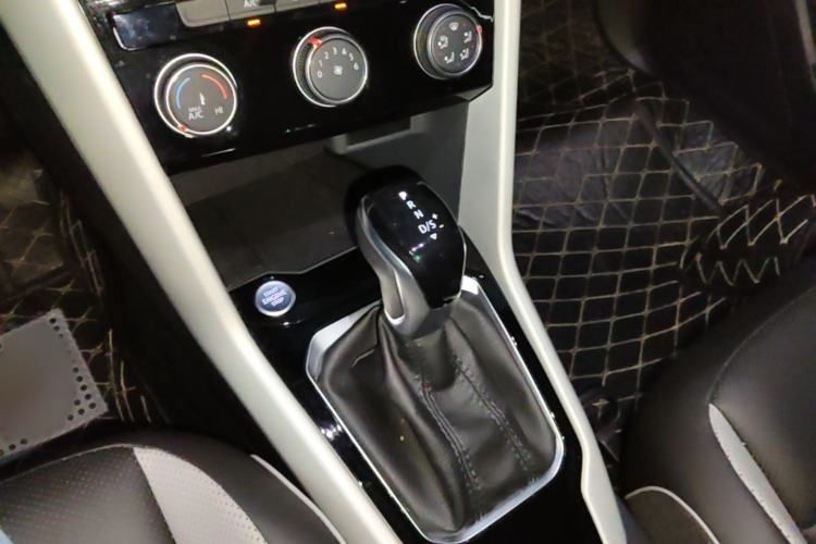Used Volkswagen T-ROC 2023 280TSI DSG Two-Wheel Drive Time Edition Gear Lever