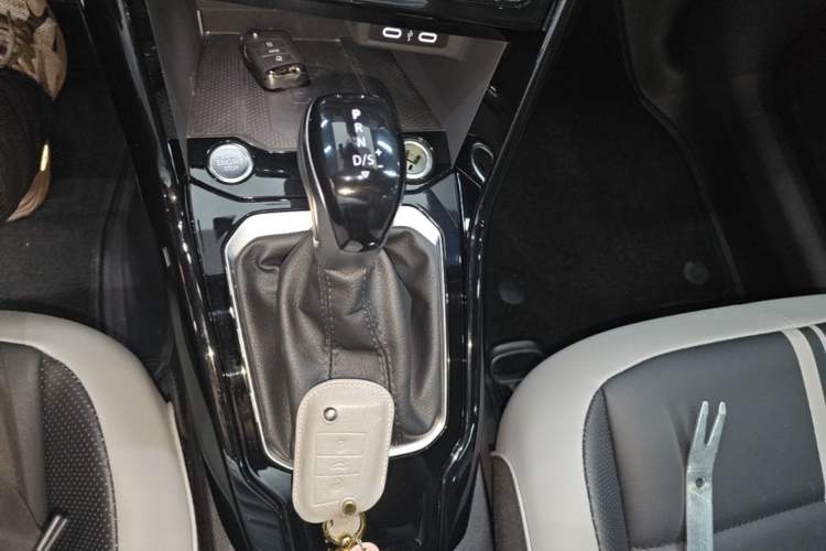 Used Volkswagen T-ROC 2023 300TSI DSG Two-Wheel-Drive Chen Guang Edition Gear Lever