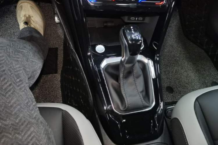 Used Volkswagen T-ROC 2023 300TSI DSG Two-Wheel Drive Starlight Edition Gear Lever