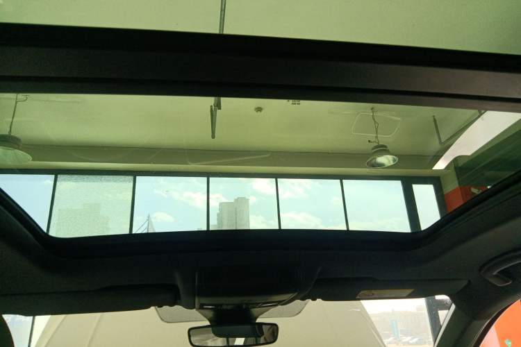 Used Volkswagen T-ROC 2023 300TSI DSG Two-Wheel-Drive Chen Guang Edition Headliner