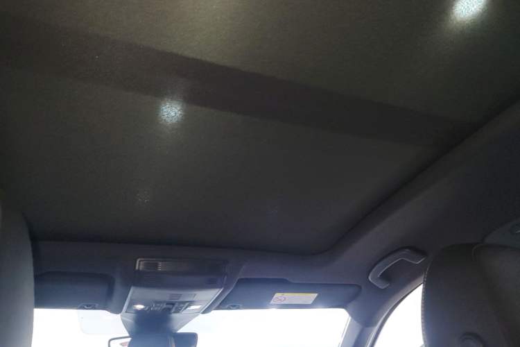 Used Volkswagen T-ROC 2023 300TSI DSG Two-Wheel-Drive Chen Guang Edition Headliner