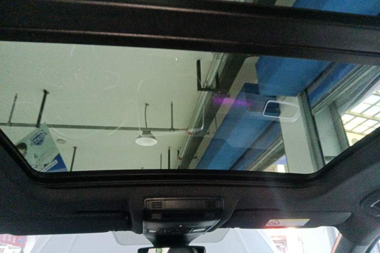 Used Volkswagen T-ROC 2023 300TSI DSG Two-Wheel-Drive Chen Guang Edition Headliner