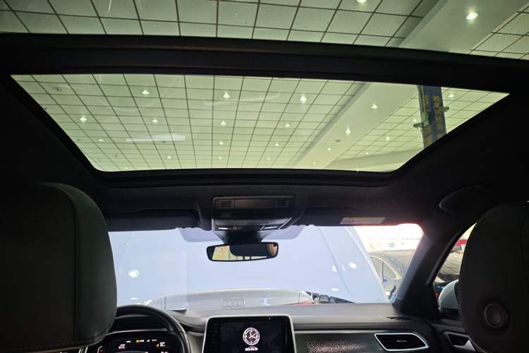 Used Volkswagen T-ROC 2023 300TSI DSG Two-Wheel-Drive Chen Guang Edition Headliner