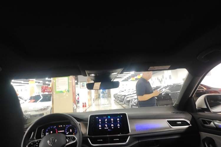 Used Volkswagen T-ROC 2023 300TSI DSG Two-Wheel-Drive Chen Guang Edition Headliner
