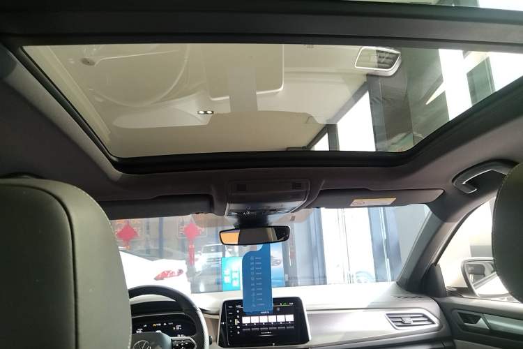 Used Volkswagen T-ROC 2023 300TSI DSG Two-Wheel-Drive Chen Guang Edition Headliner
