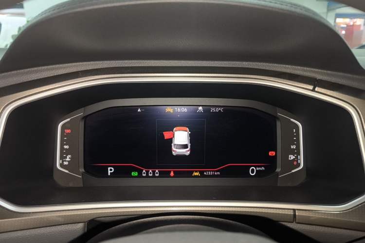 Used Volkswagen T-ROC 2023 300TSI DSG Two-Wheel-Drive Chen Guang Edition Instrument Cluster