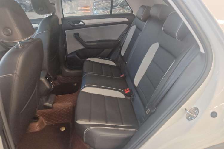Used Volkswagen T-ROC 2023 280TSI DSG Two-Wheel Drive Time Edition Interior 1