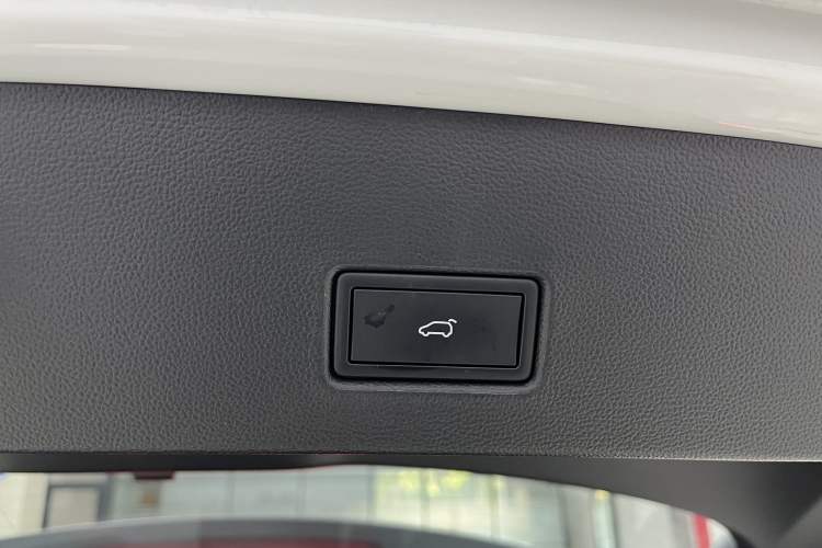 Used Volkswagen T-ROC 2023 300TSI DSG Two-Wheel Drive Starlight Edition Interior 10