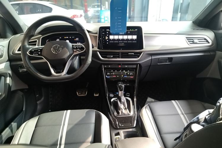 Used Volkswagen T-ROC 2023 300TSI DSG Two-Wheel-Drive Chen Guang Edition Interior 2