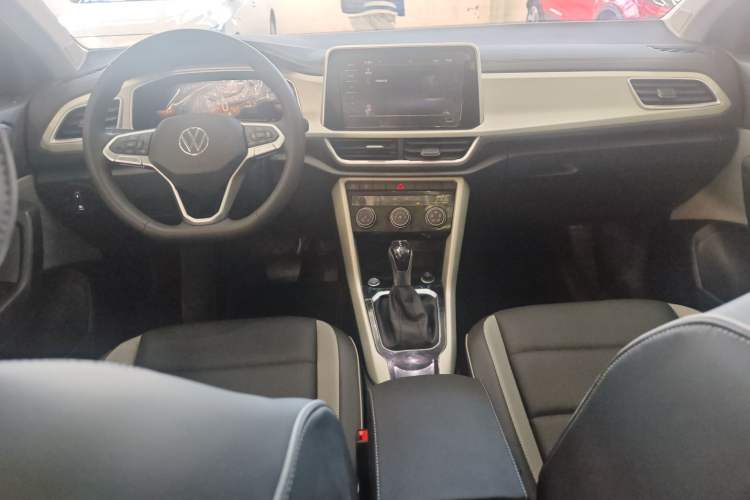 Used Volkswagen T-ROC 2023 280TSI DSG Two-Wheel Drive Time Edition Interior 3