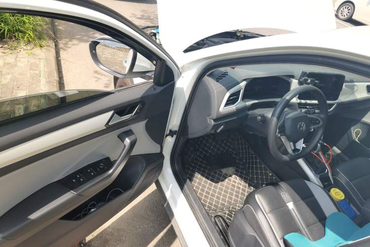 Used Volkswagen T-ROC 2023 280TSI DSG Two-Wheel Drive Time Edition Interior 3