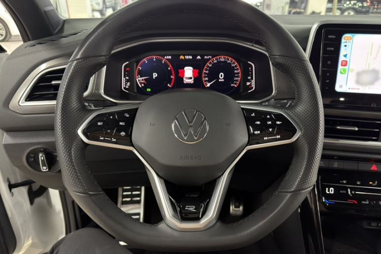 Used Volkswagen T-ROC 2023 300TSI DSG Two-Wheel-Drive Chen Guang Edition Interior 3