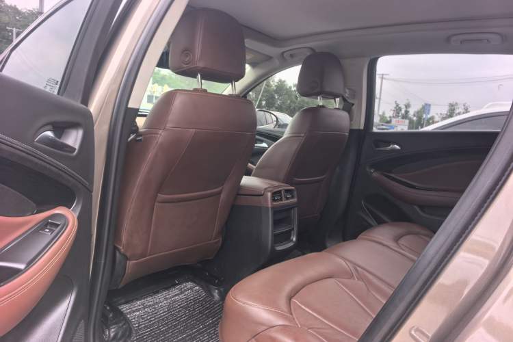 Used Volkswagen T-ROC 2023 300TSI DSG Two-Wheel-Drive Chen Guang Edition Interior 4