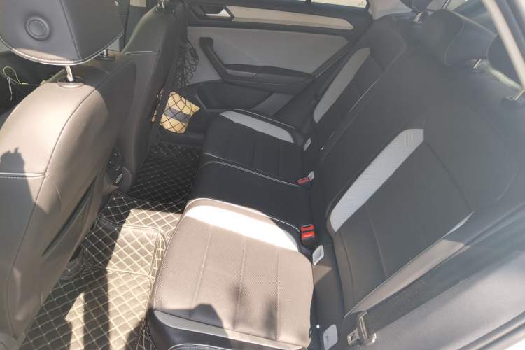 Used Volkswagen T-ROC 2023 280TSI DSG Two-Wheel Drive Time Edition Interior 4